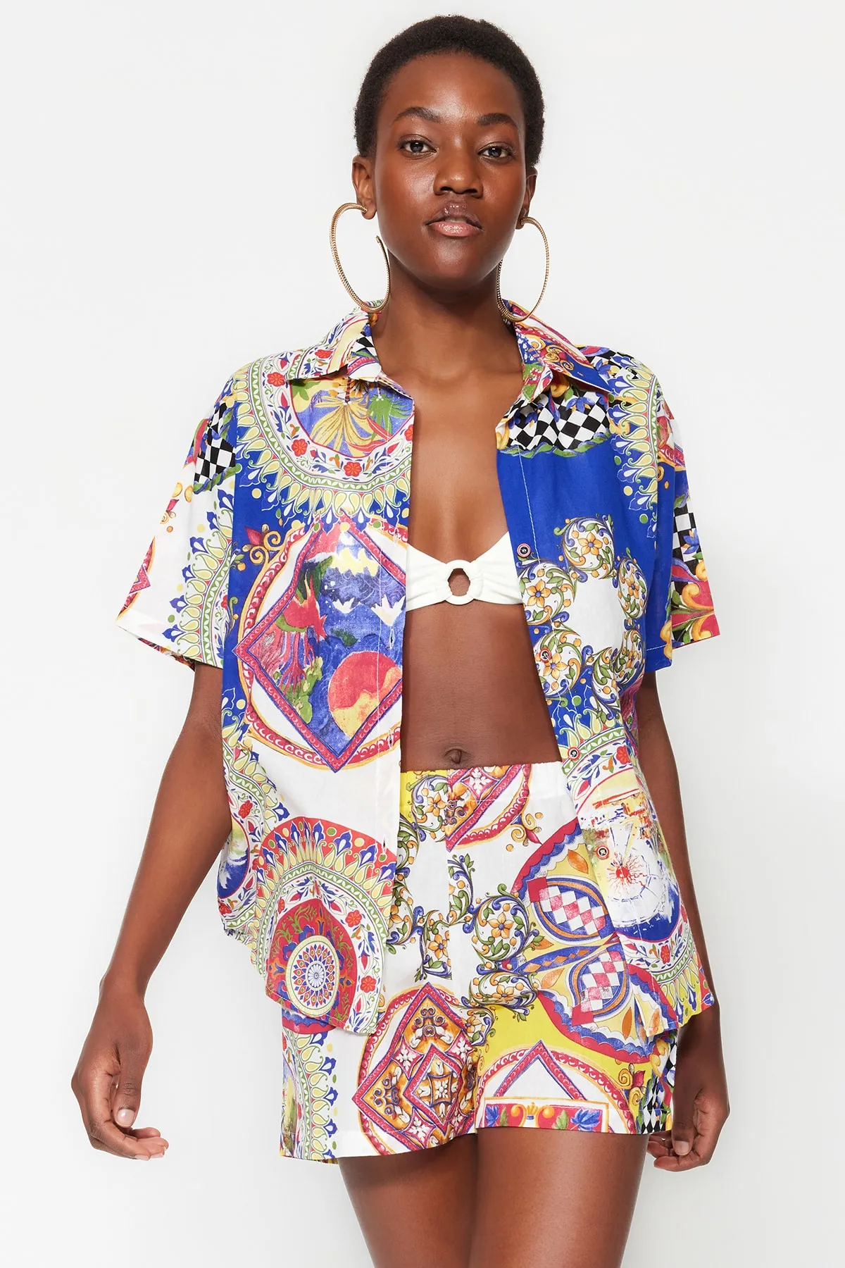Trendyol Collection  Gewebtes Hemd-Shorts-Set aus 100 % Baumwolle mit Fliesenmuster TBESS23AU00012