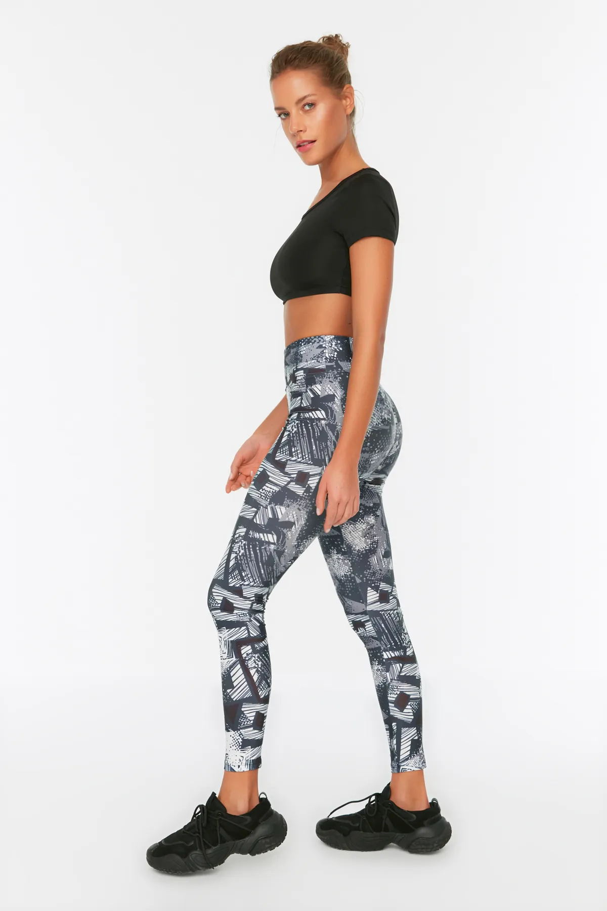 Trendyol Collection  Dunkelgraue gestrickte Sport-Leggings mit Recovery-Muster in voller Länge TWOSS20TA0089