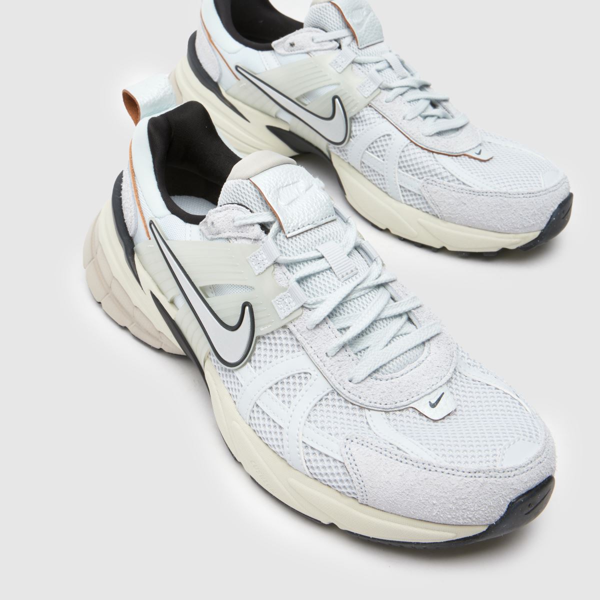 Nike v2k – Vita, flerfärgade träningsskor