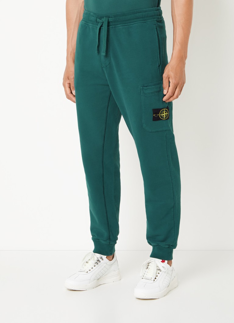 Stone Island 62620 sašaurinātas sporta bikses ar sānu kabatām un logotipu
