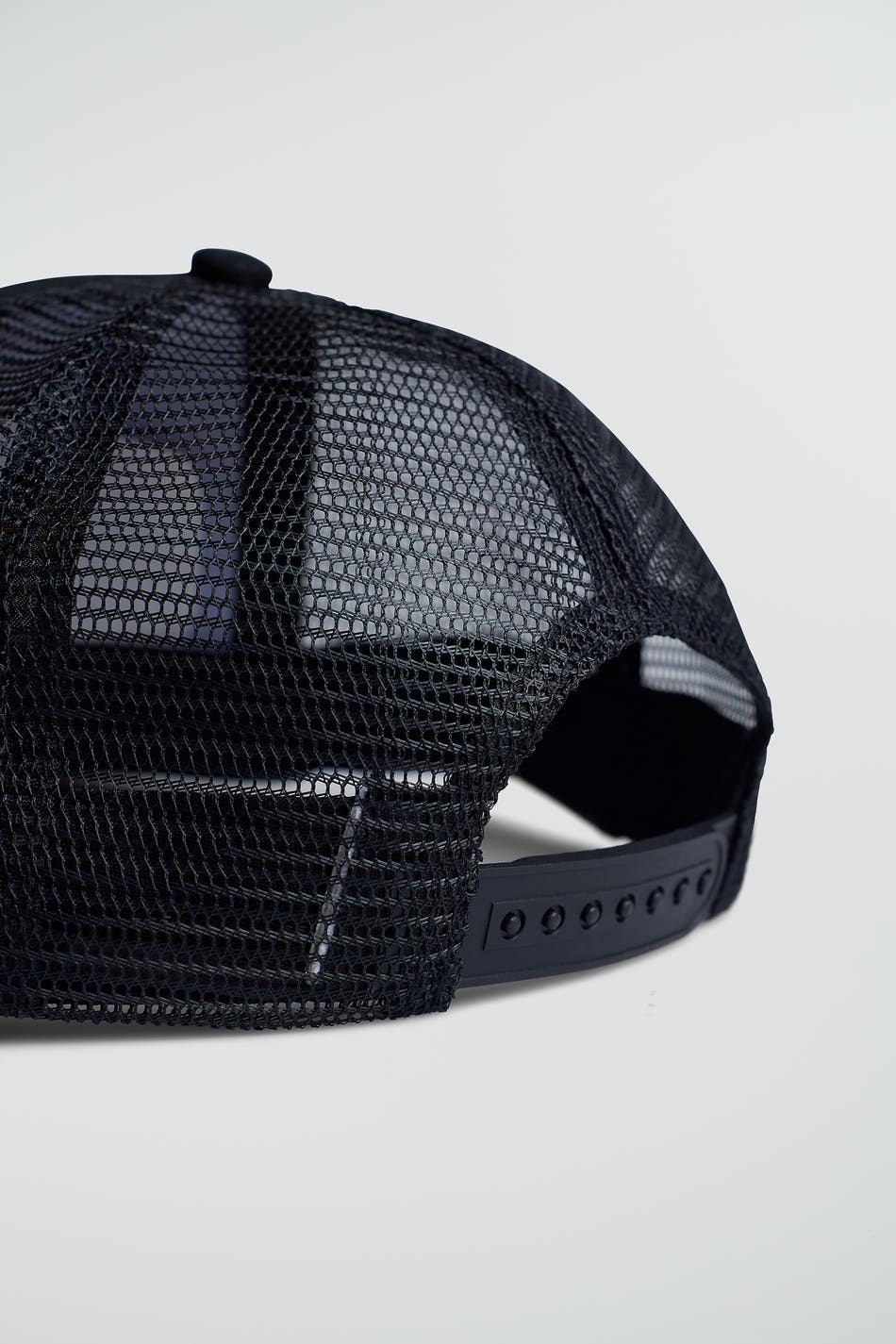 S trucker cap