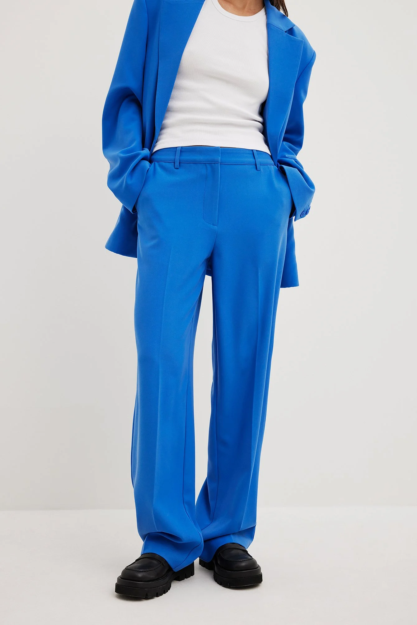 Gerade Anzughose mit mittlerer Taille