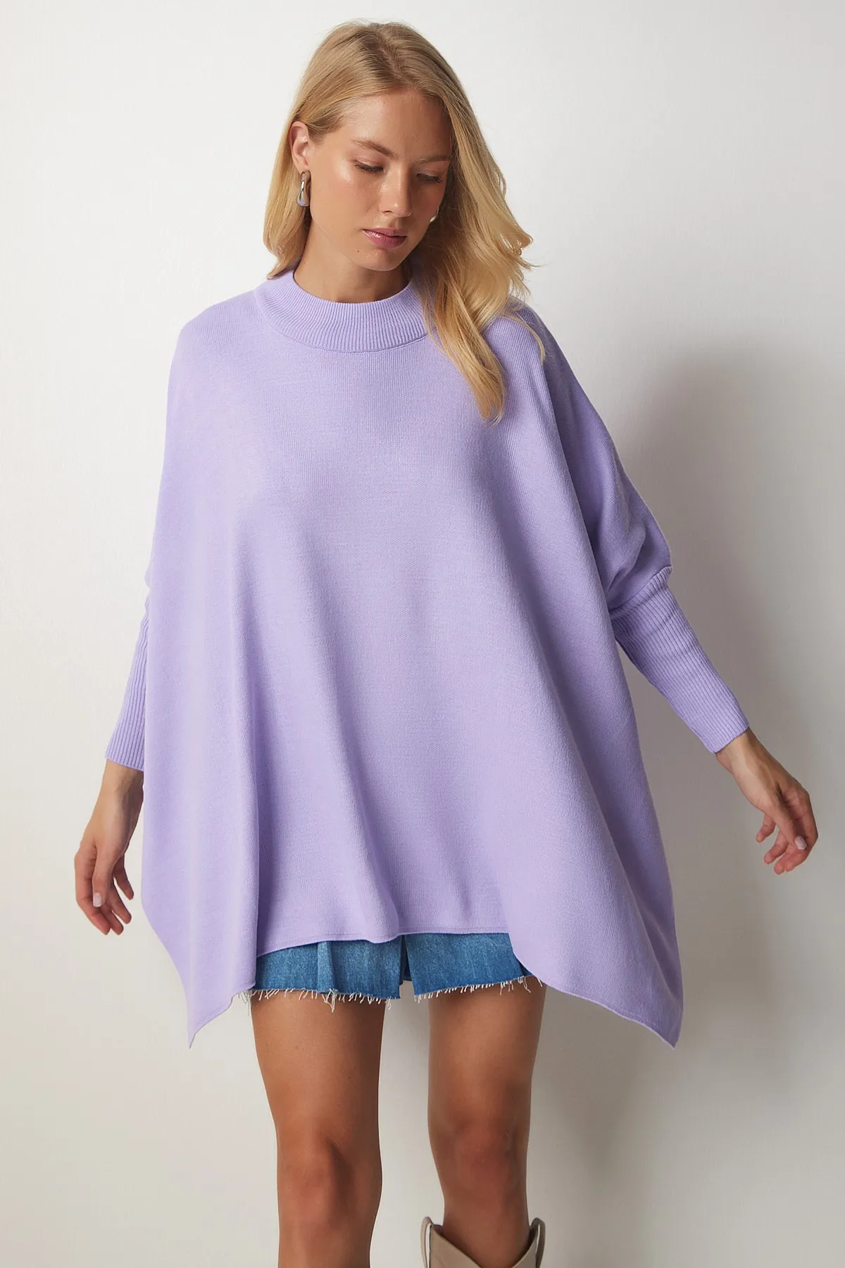 Happiness İstanbul  Lilafarbenes Oversize-Poncho-Sweatshirt mit Seitenschlitz für Damen YY00005