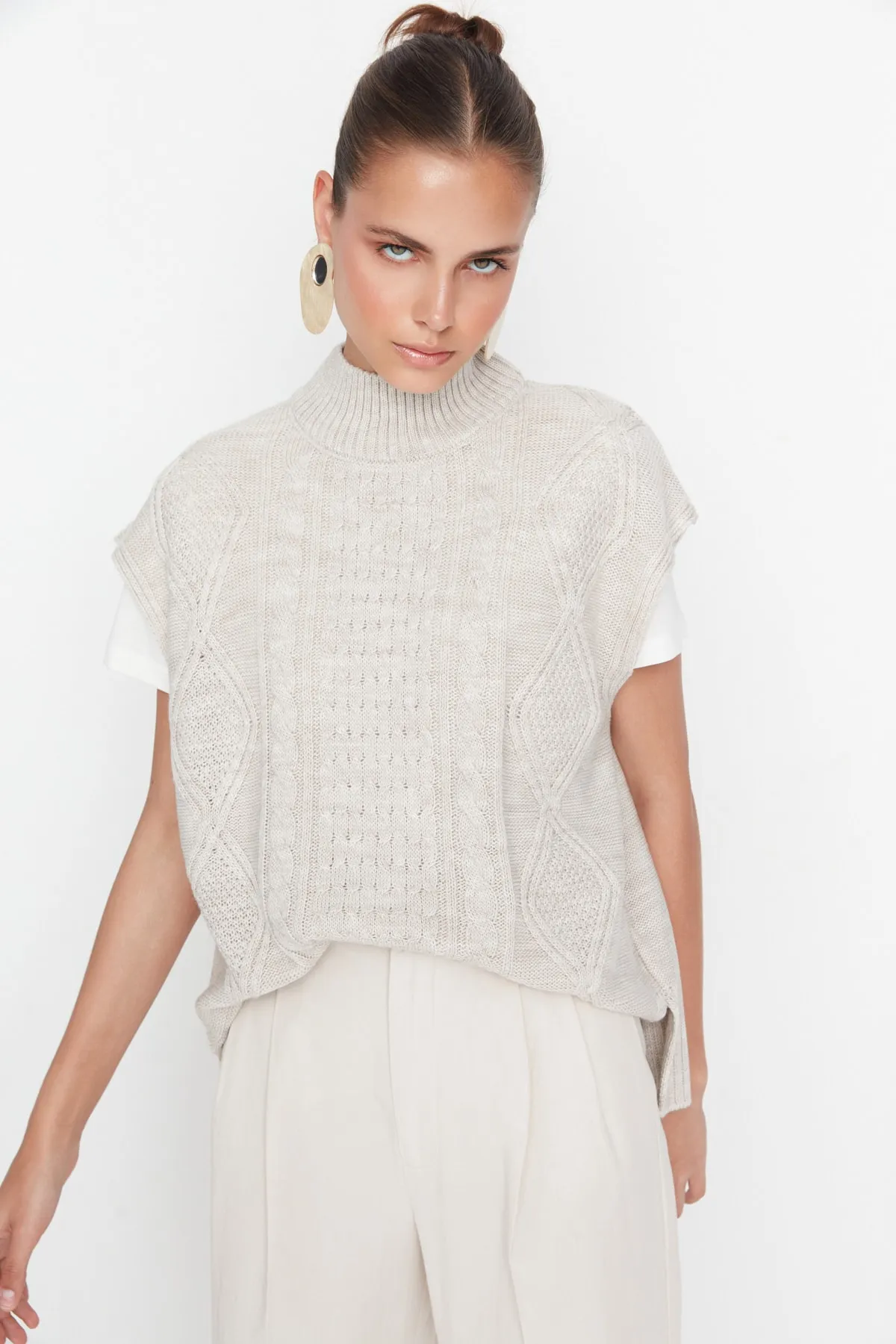 Trendyol Collection  Rollkragenpullover mit Steinstrickdetails TWOAW23SV00100