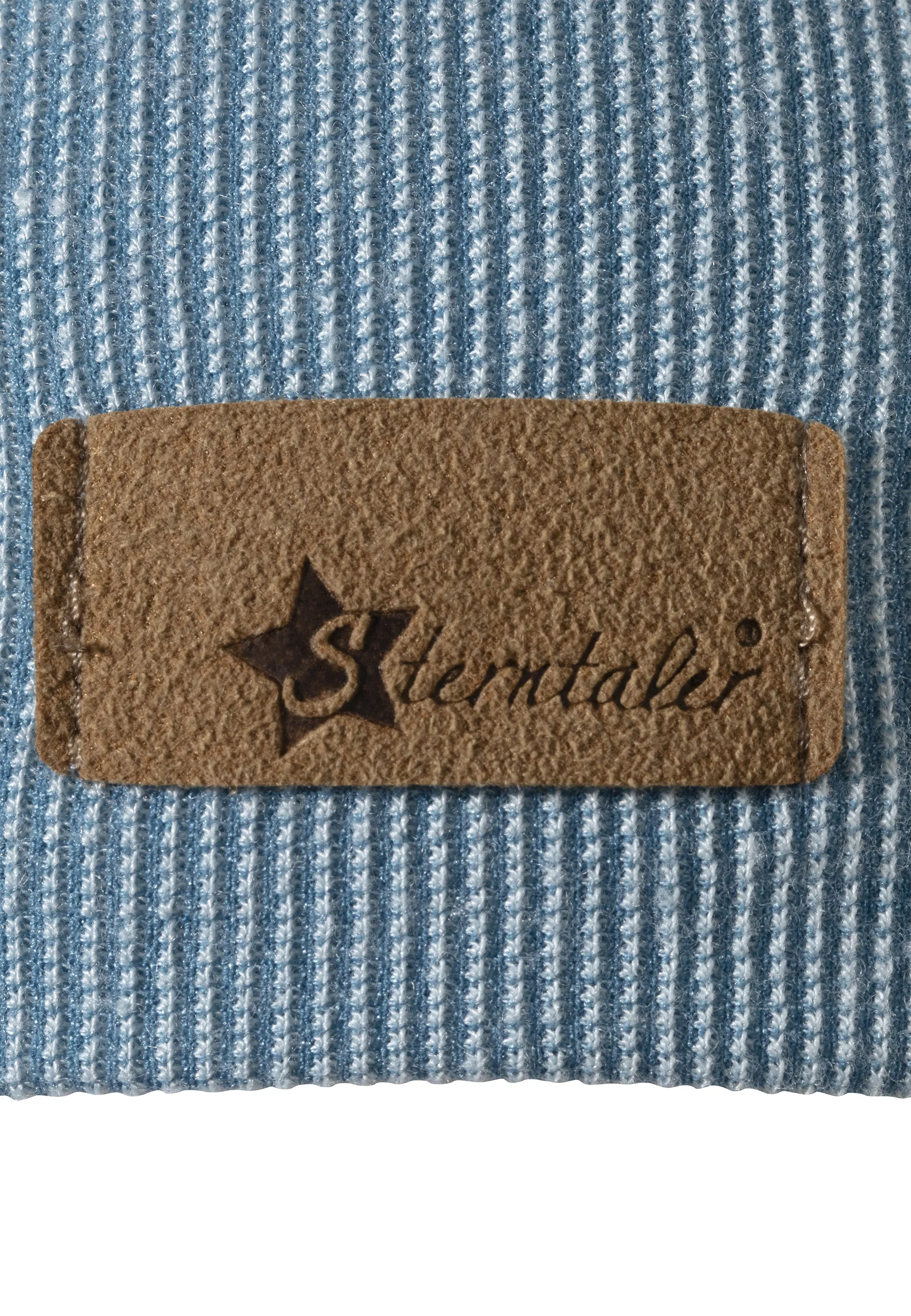 Beanie mit feinem Rippenmuster und Logo-Patch