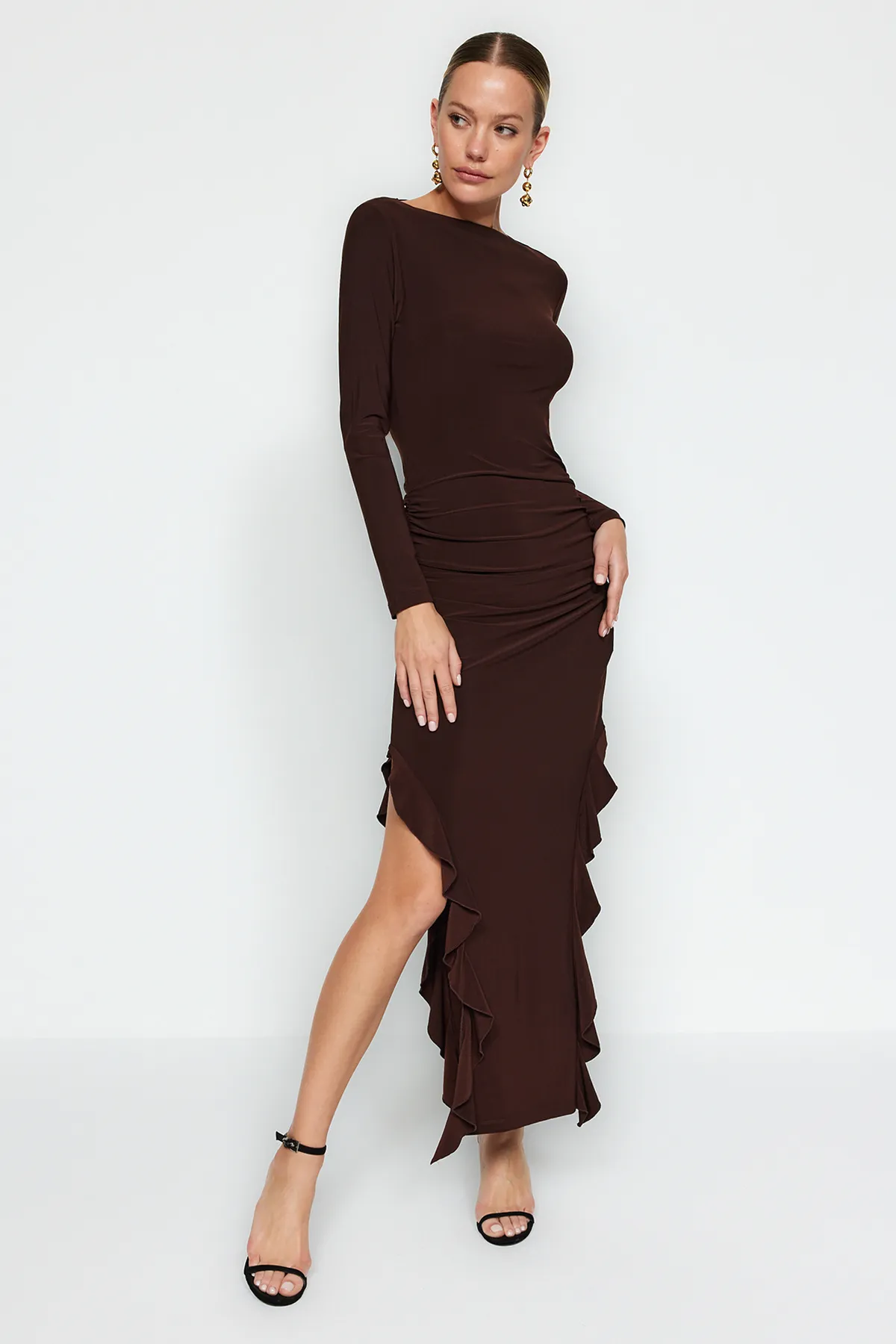 Trendyol Collection  Brauner Rock, Volants, U-Boot-Kaya, dehnbares Maxi-Strickkleid TWOAW24EL00616