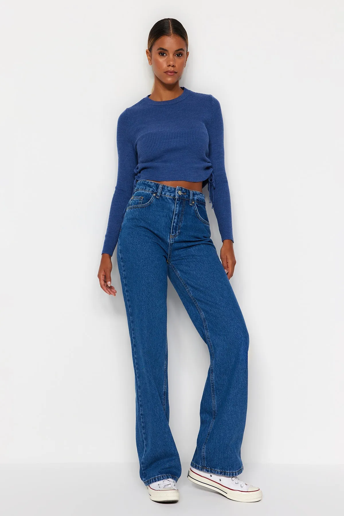 Trendyol Collection  Dunkelblaue Jeans mit hoher Taille und weitem Bein TWOAW24JE00075