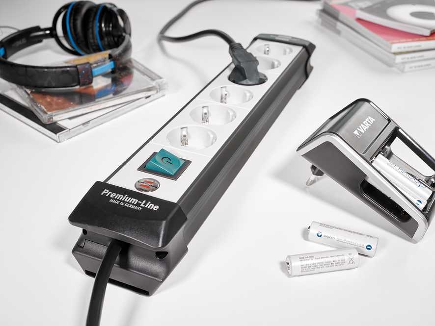 Brennenstuhl 1951500100 Multipresa Premium-Line a 10 prese, nero/grigio chiaro, 3 m H05VV-F 3G1.5
