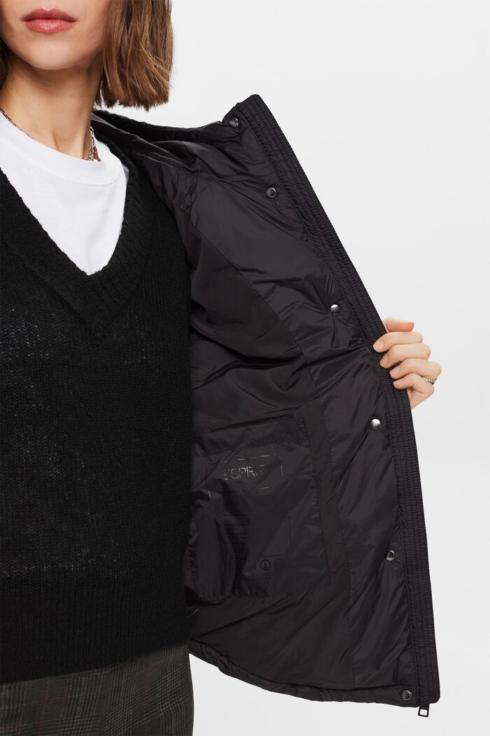 Recycelt: Steppmantel mit Kapuze