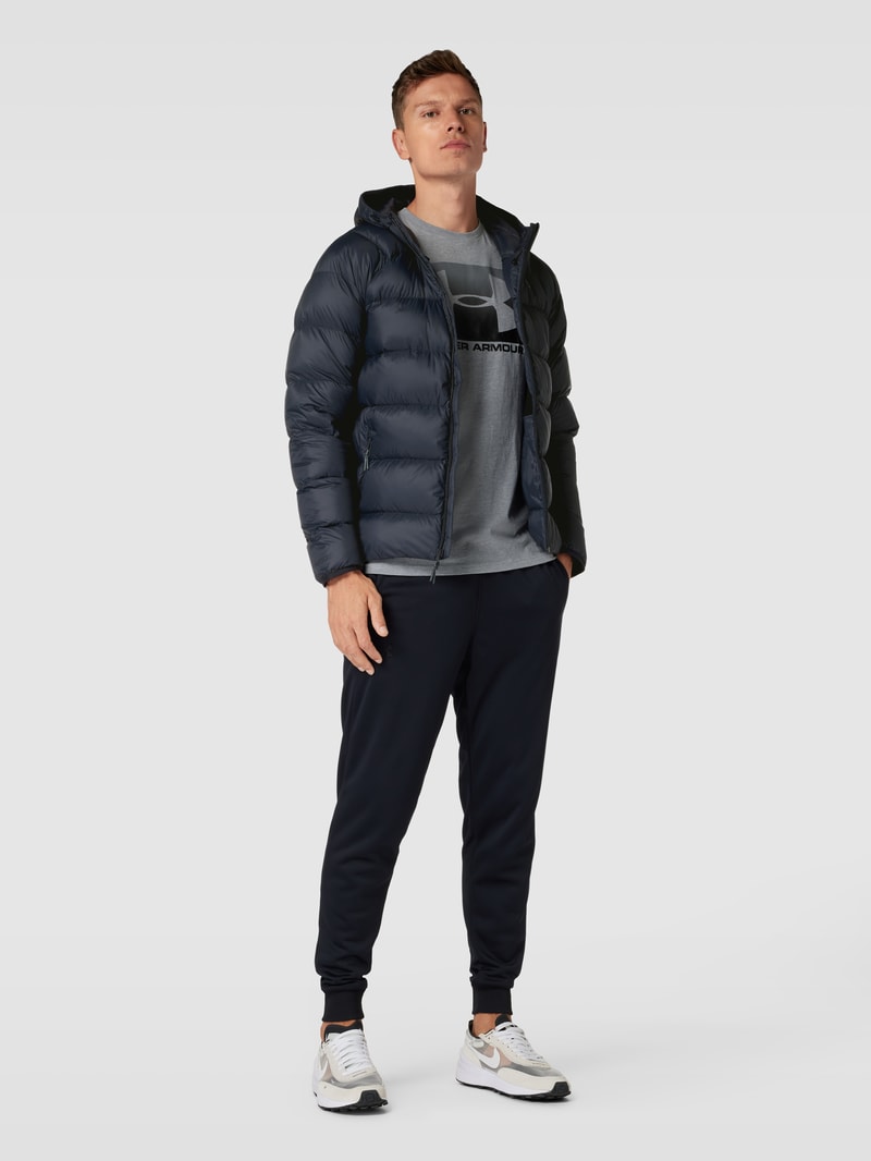 Daunenjacke mit Kapuze in schwarz