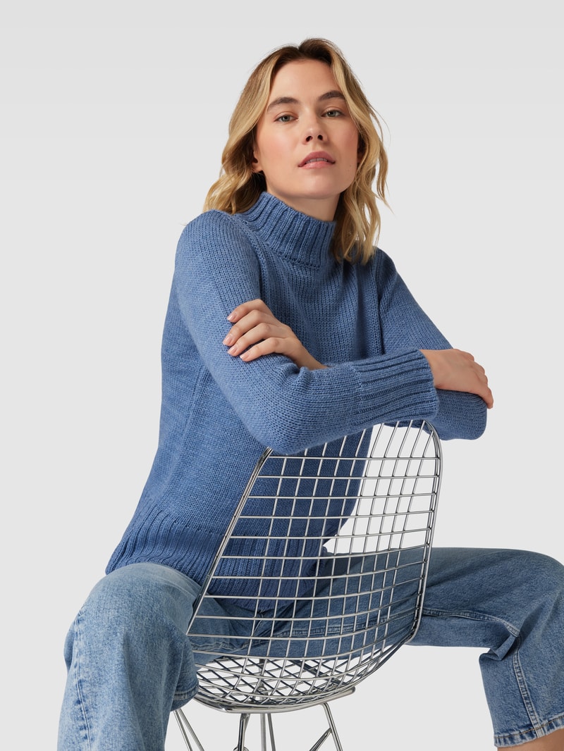 Strickpullover in unifarbenem Design mit Stehkragen in rauchblau