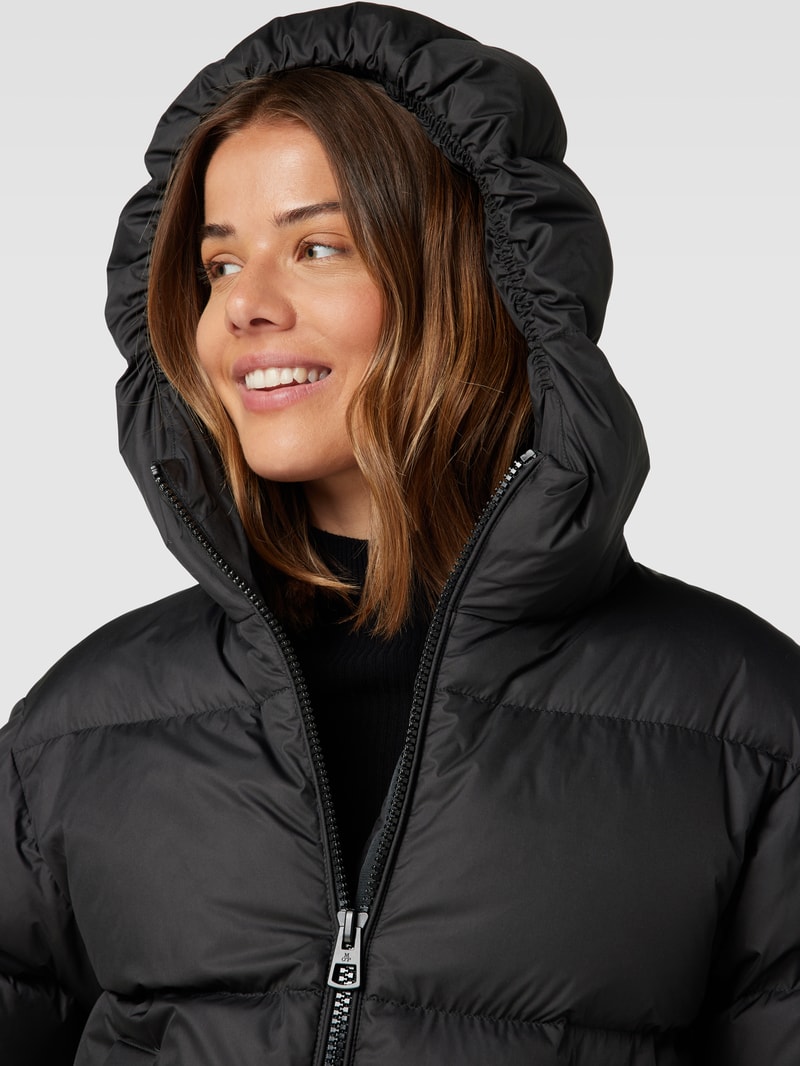 Daunenjacke mit Daunen-Feder-Füllung und Kapuze in schwarz