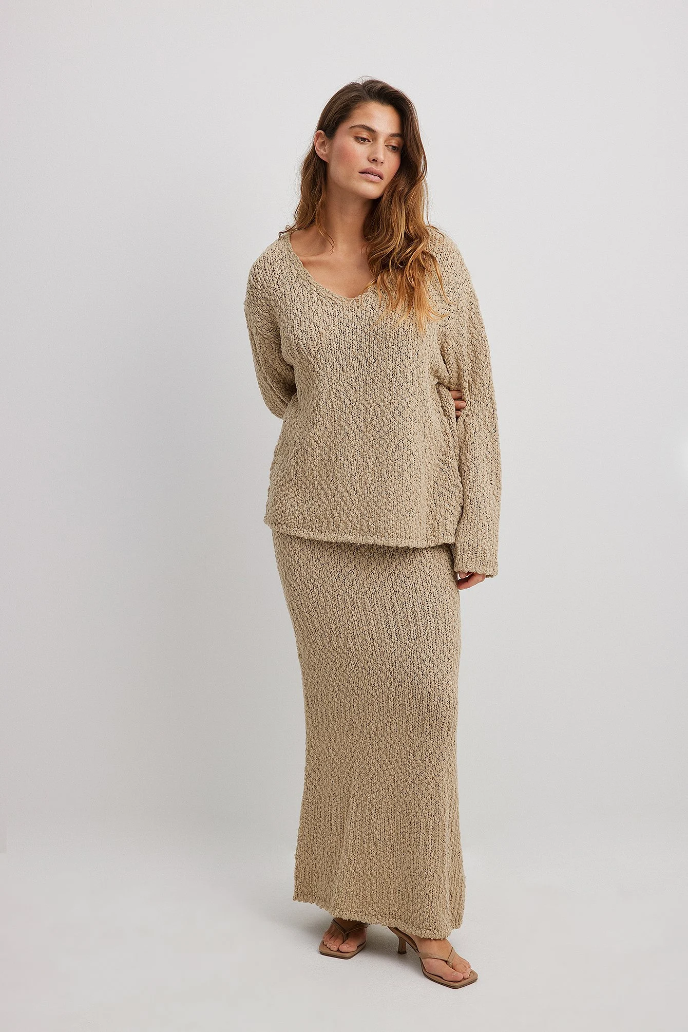 Strukturierter Strickpullover mit V-Ausschnitt