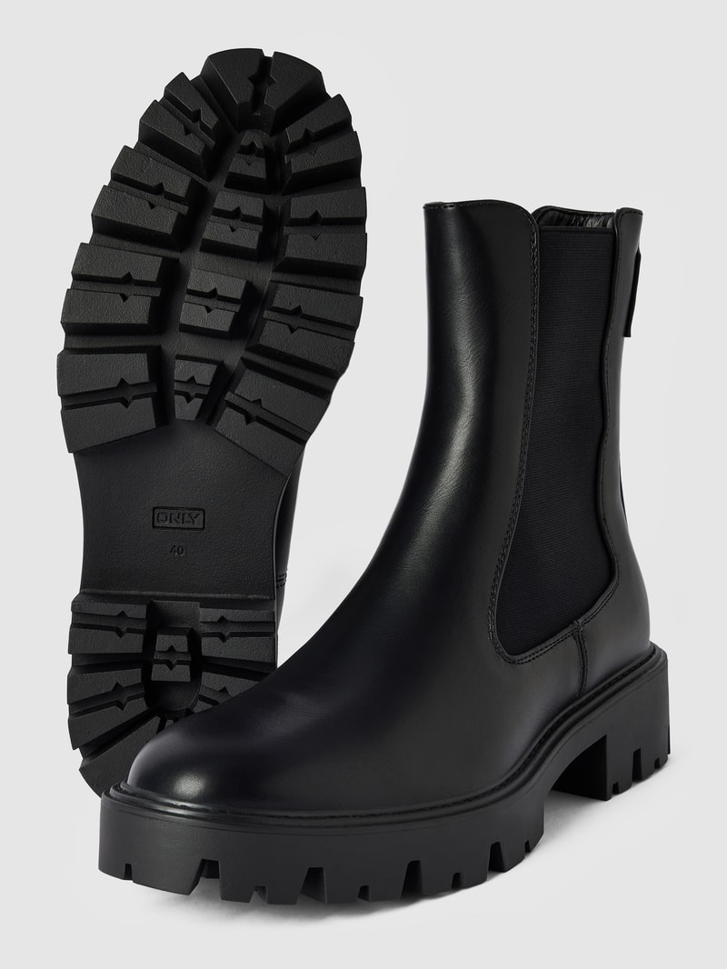 Chelsea Boots mit profilierter Sohle Modell 'BETTY' in schwarz