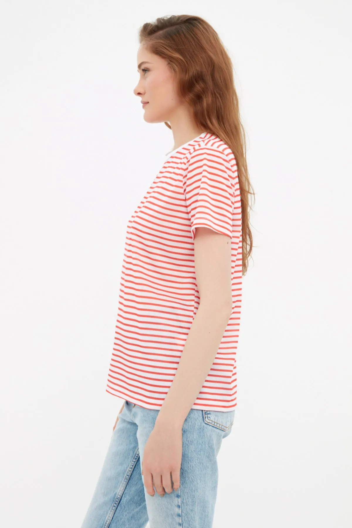 Trendyol Collection  Rot gestreiftes Basic-Strick-T-Shirt TWOSS21TS0904