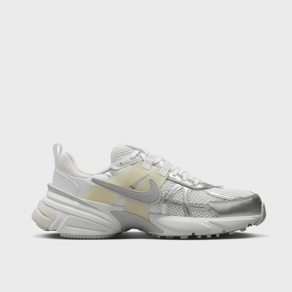 Nike V2K Run FD0736-104 / weiss