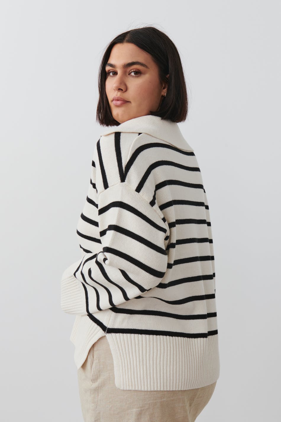 Knitted collar sweater