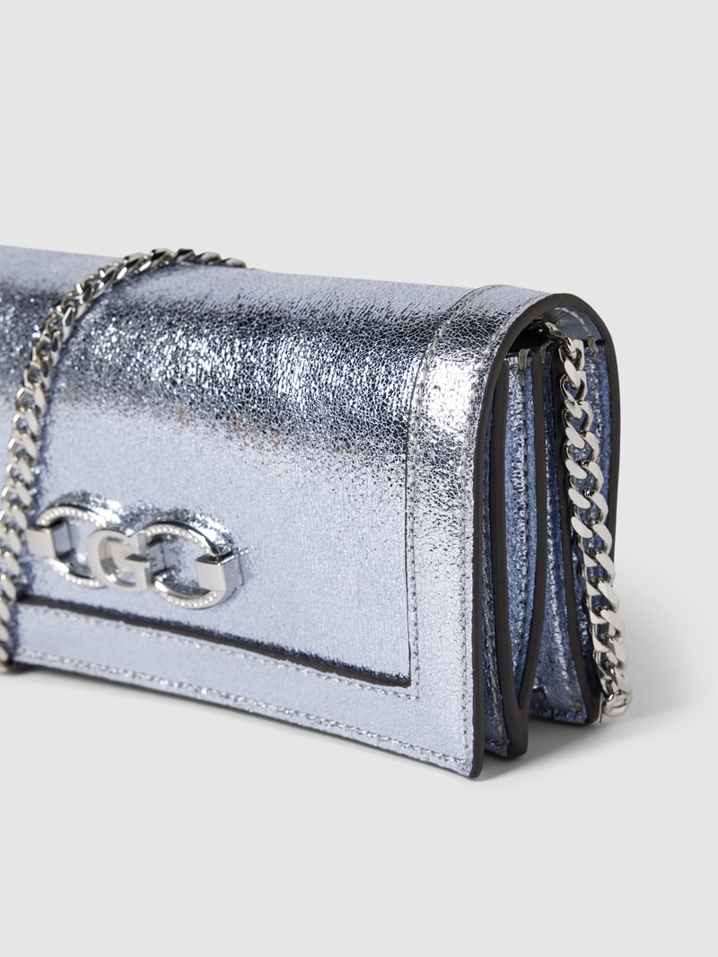 Umhängetasche mit Label-Details Modell 'GLAMOUR' in silber