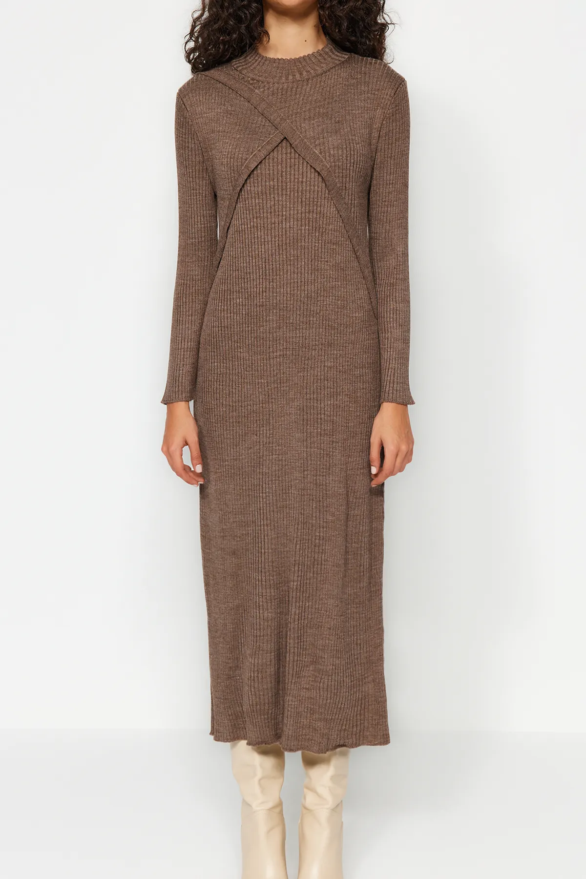 Trendyol Modest  Nerzfarbenes, zweireihiges Bolero-Strickkleid mit Details TCTAW24EB00011