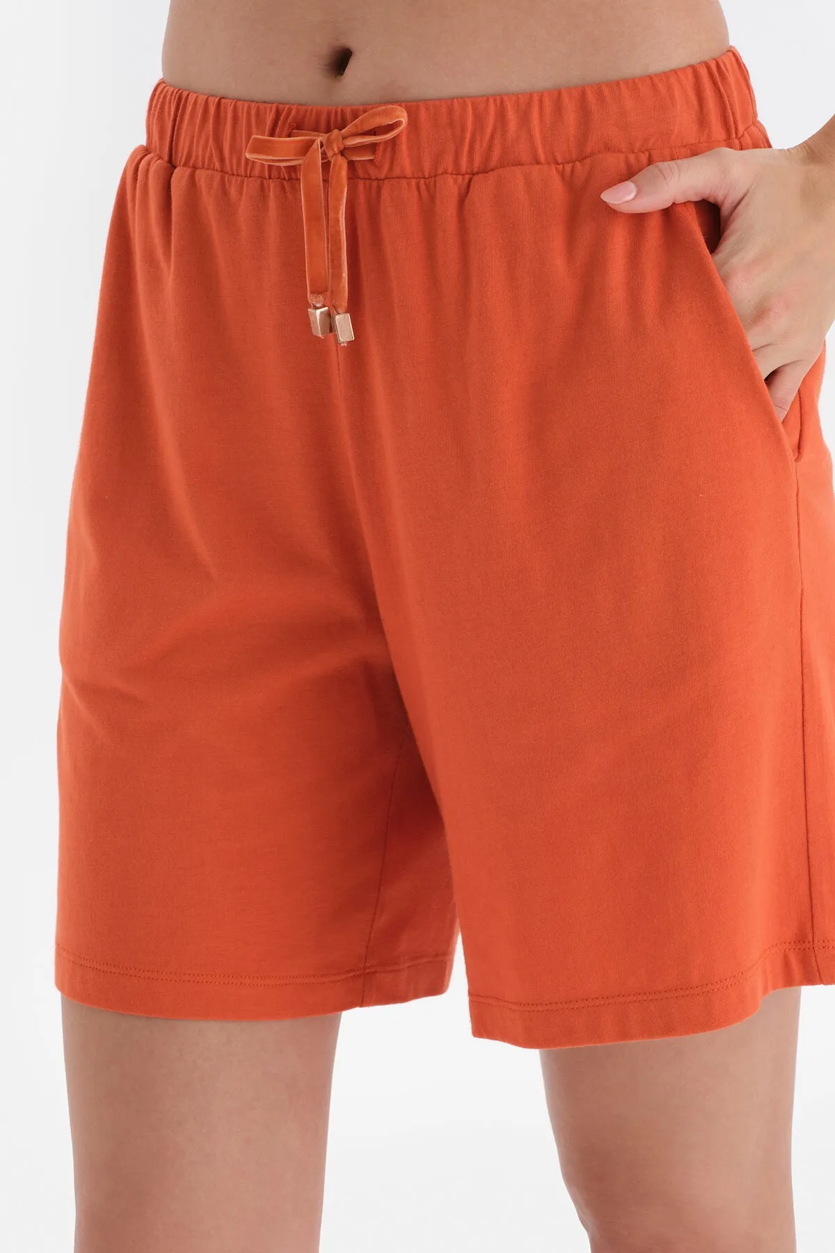 Dagi  Off-White Pyjama-Set mit bedruckten Shorts und Rundhalsausschnitt