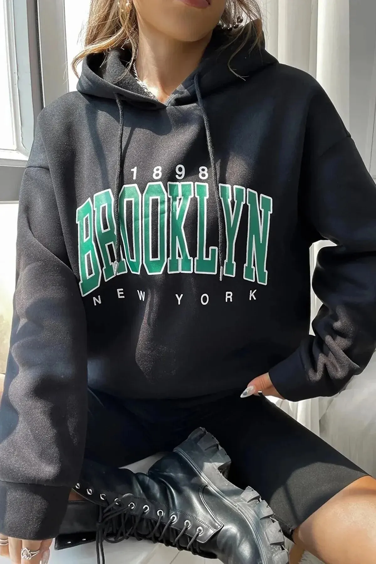 MODAGEN  Unisex-Sweatshirt „Brooklyn“ in Übergröße mit Kapuze in Schwarz
