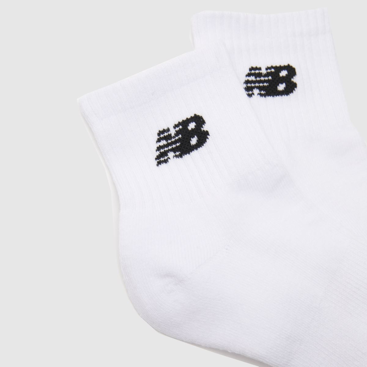New Balance – Vita och svarta essentials-ankelstrumpor i 3-pack
