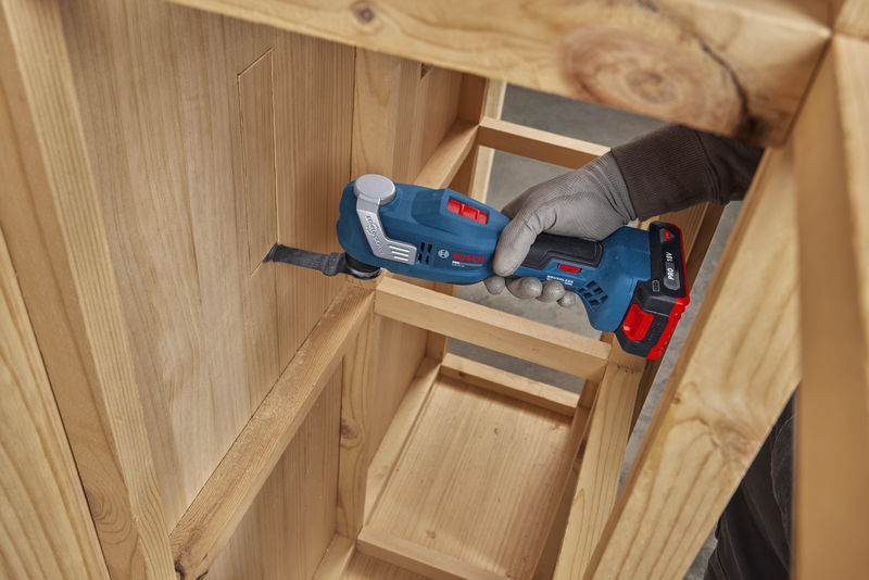 „Bosch Blue 06018G3001 GOP18V-30“ akumuliatorinis daugiafunkcis įrankis su pjūklo disku, be akumuliatoriaus ir įkroviklio, L dėžutėje