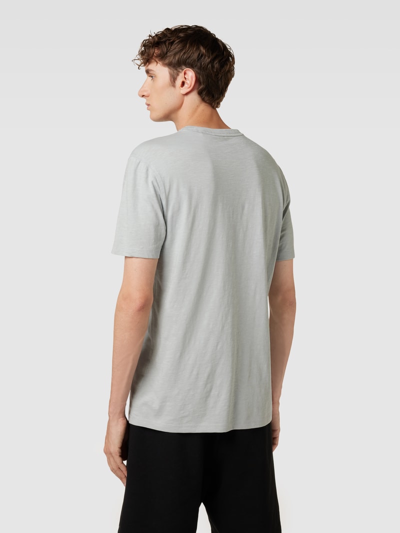 T-Shirt mit Label-Applikation in hellgrau