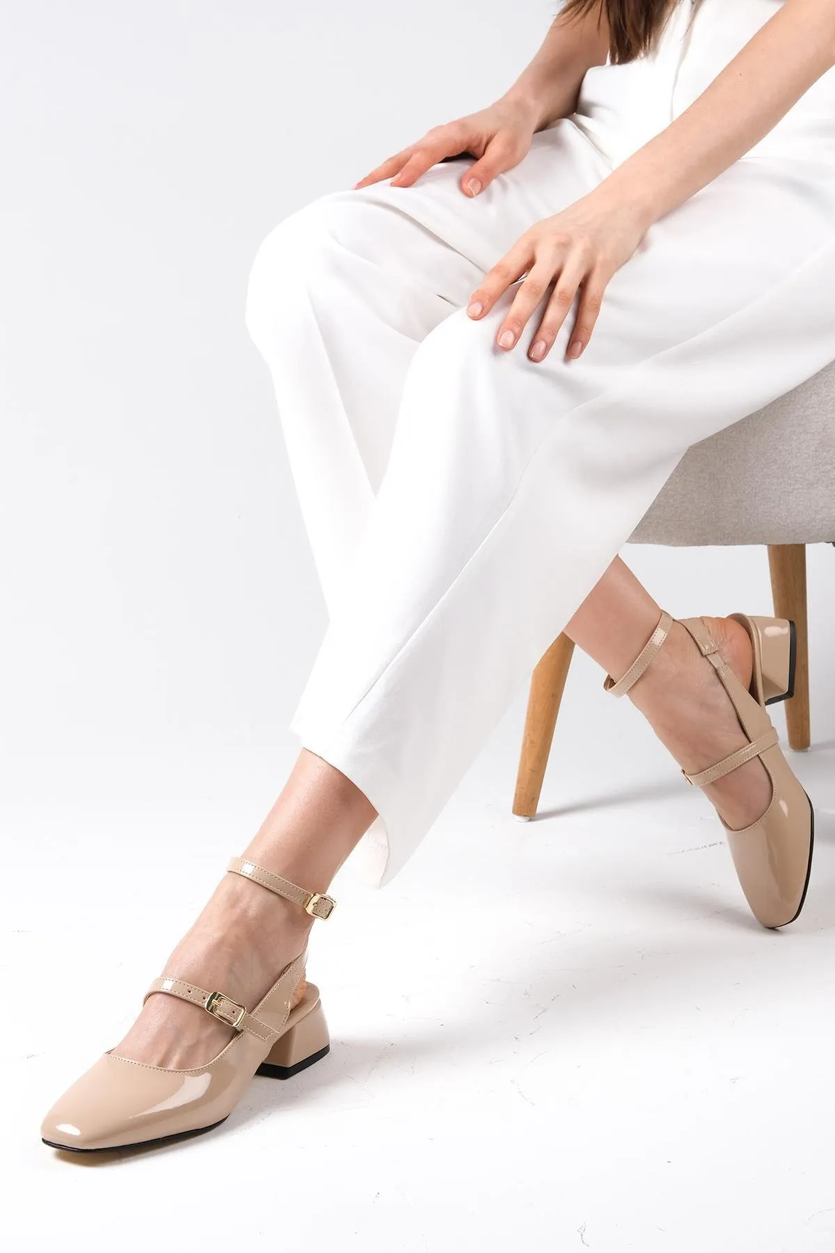 Mio Gusto  Audrey nackte Damenschuhe aus Lackleder mit offenem Rücken und kurzem Absatz
