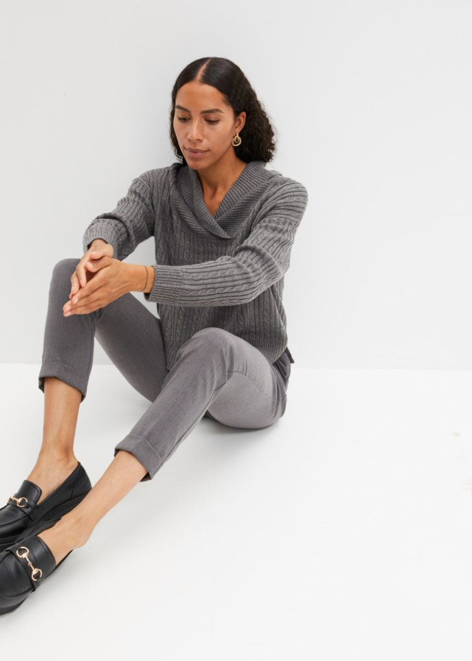 Pullover mit V-Ausschnitt und Seitenschlitzen