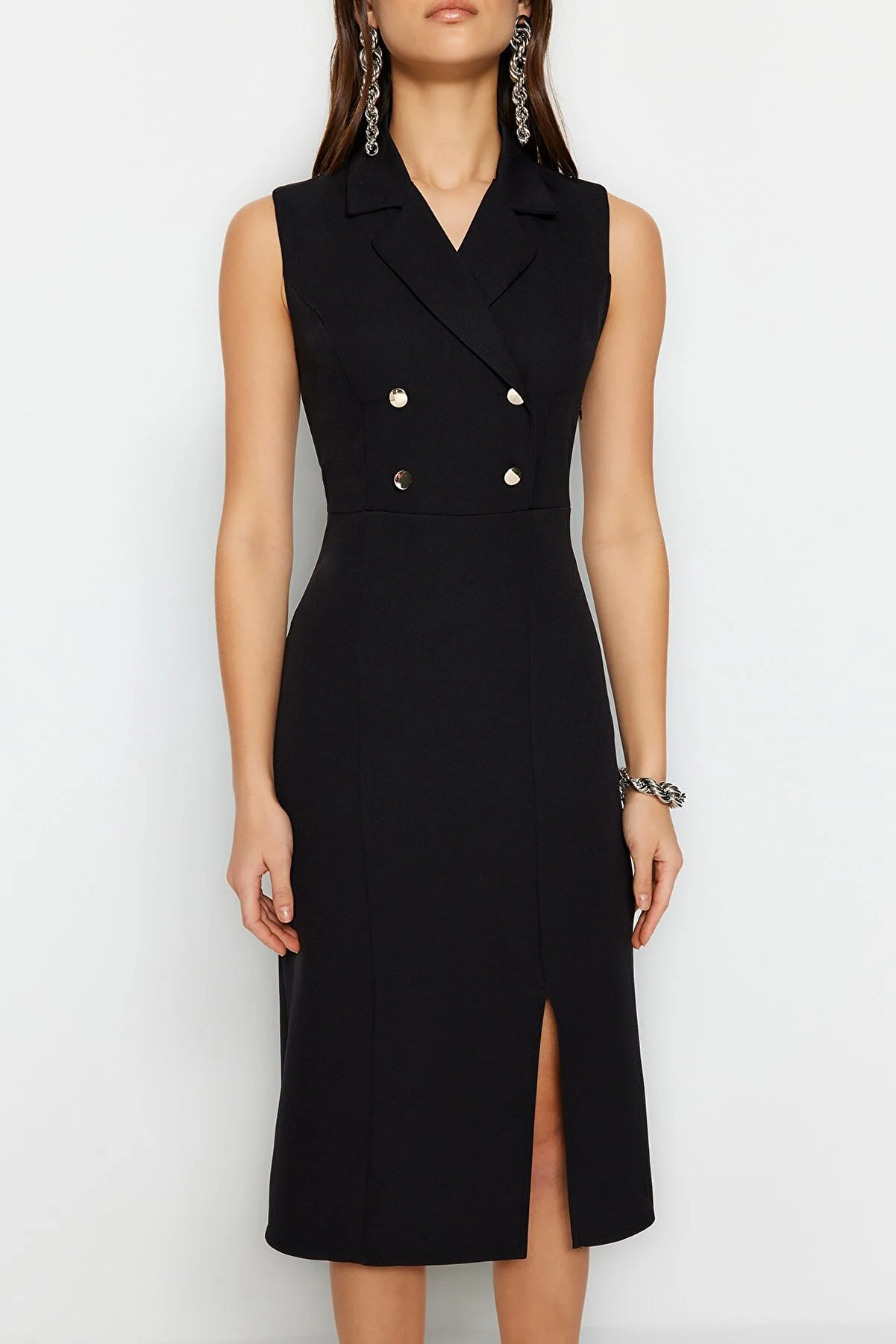 Trendyol Collection  Schwarzes, figurbetontes Midikleid aus Webstoff mit Knöpfen und detailliertem Schlitz TWOSS23EL02256