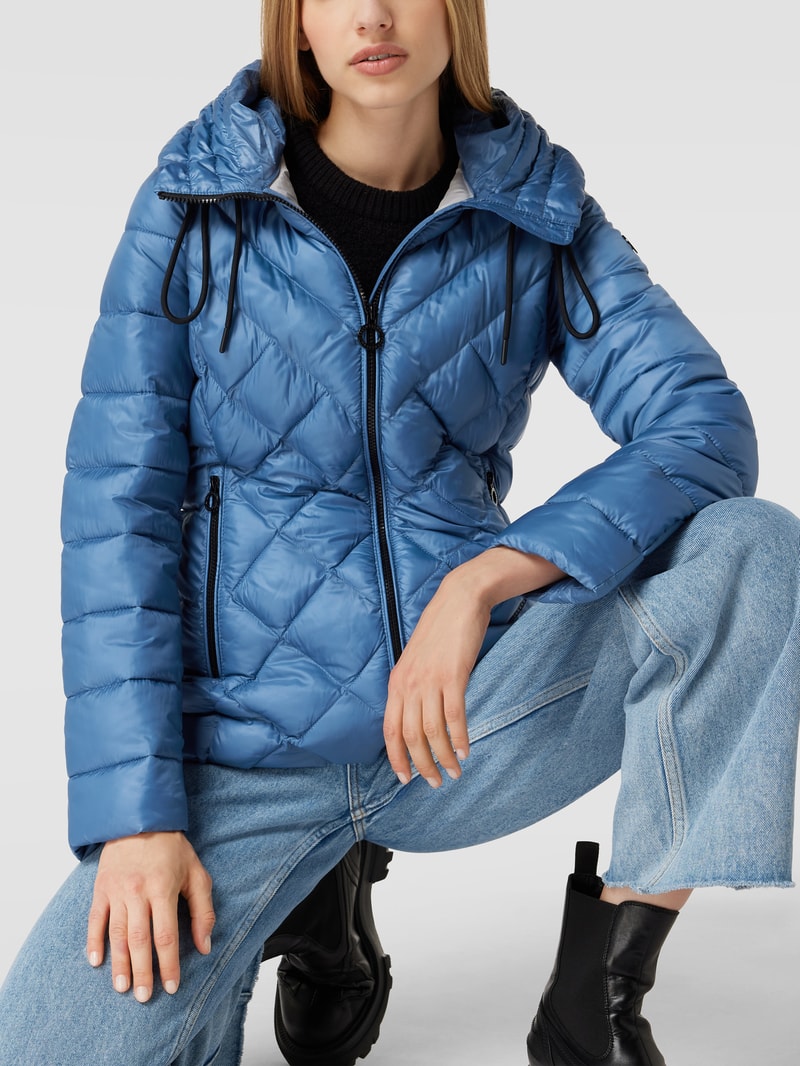 Steppjacke mit Label-Detail in ozean blau