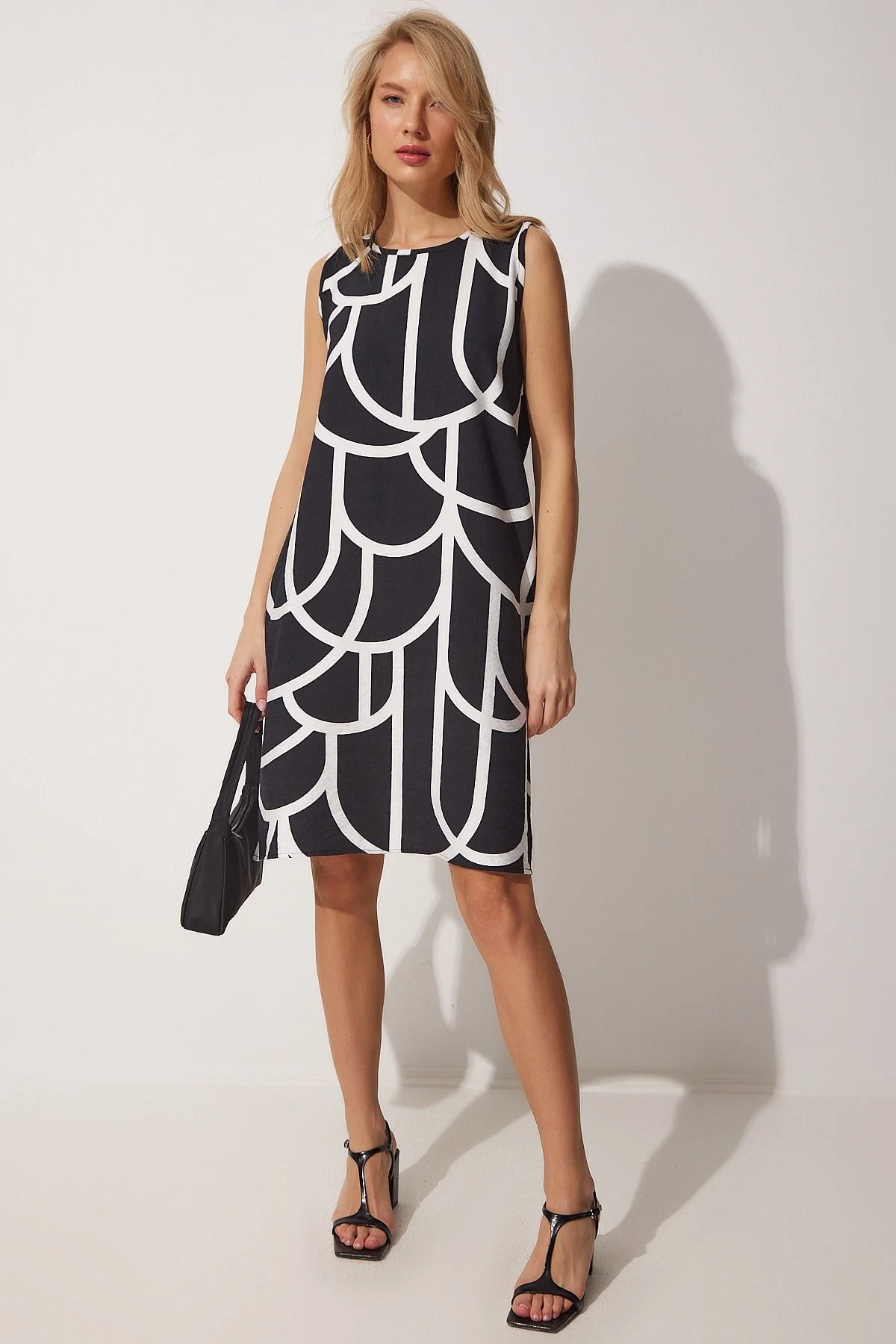 Happiness İstanbul  Schwarz gemustertes Sommer-A-Linien-Kleid für Damen BV00053