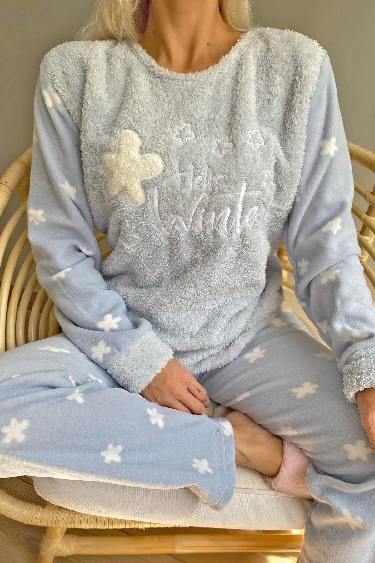 Pijamaevi  Blaues Hello Winter-Pyjama-Set aus gemustertem Plüsch für Damen