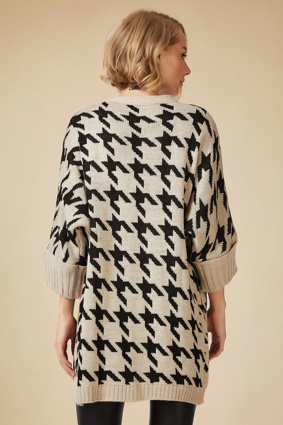 Happiness İstanbul  Lockere Strickjacke aus Nerzmuster für Damen AS00004