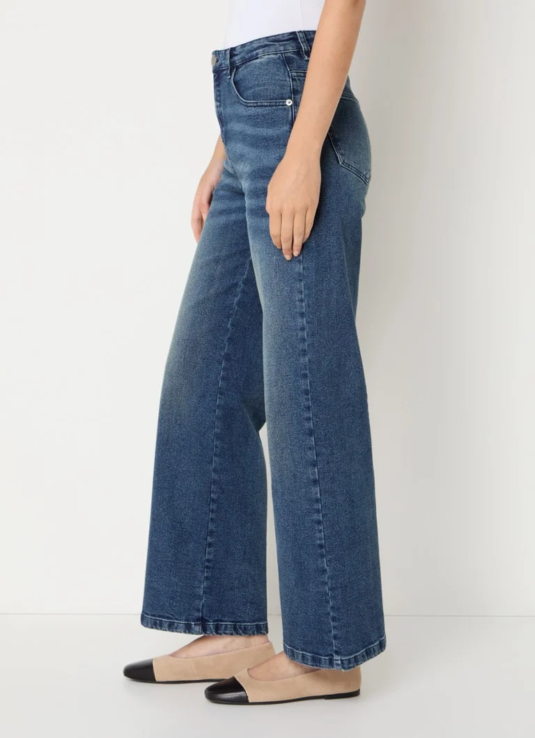 Calça jeans OPUS de cintura média e pernas largas com lavagem média.
