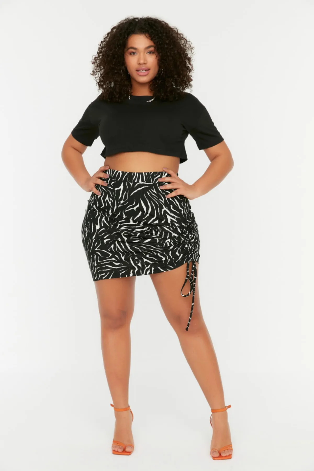 Trendyol Curve  Mehrfarbiger Strickrock mit gerafftem Tiermuster TBBSS22ET00001
