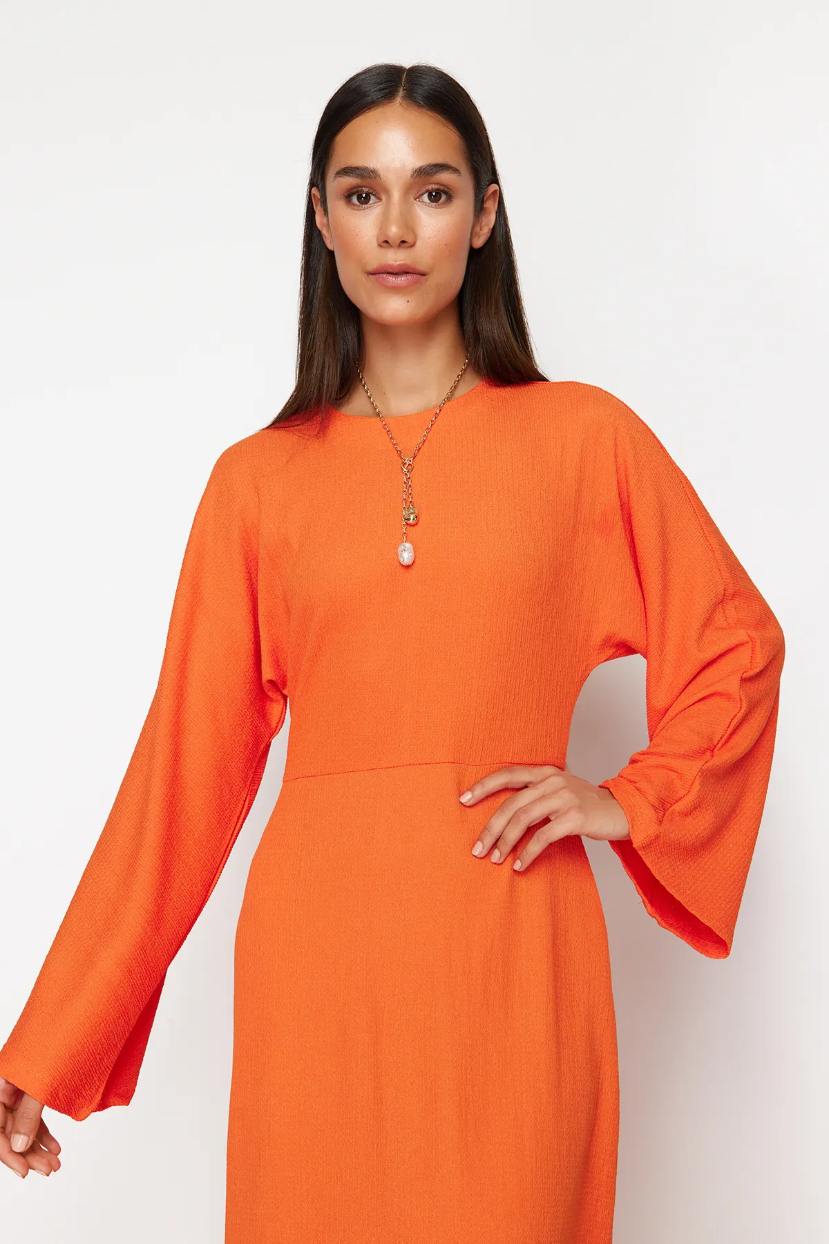 Trendyol Modest  Orangefarbenes Strickkleid mit spanischen Ärmeln TCTSS23EB00210