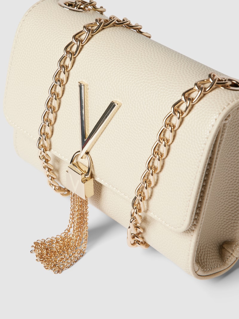 Clutch mit Label-Applikation Modell 'DIVINA' in beige