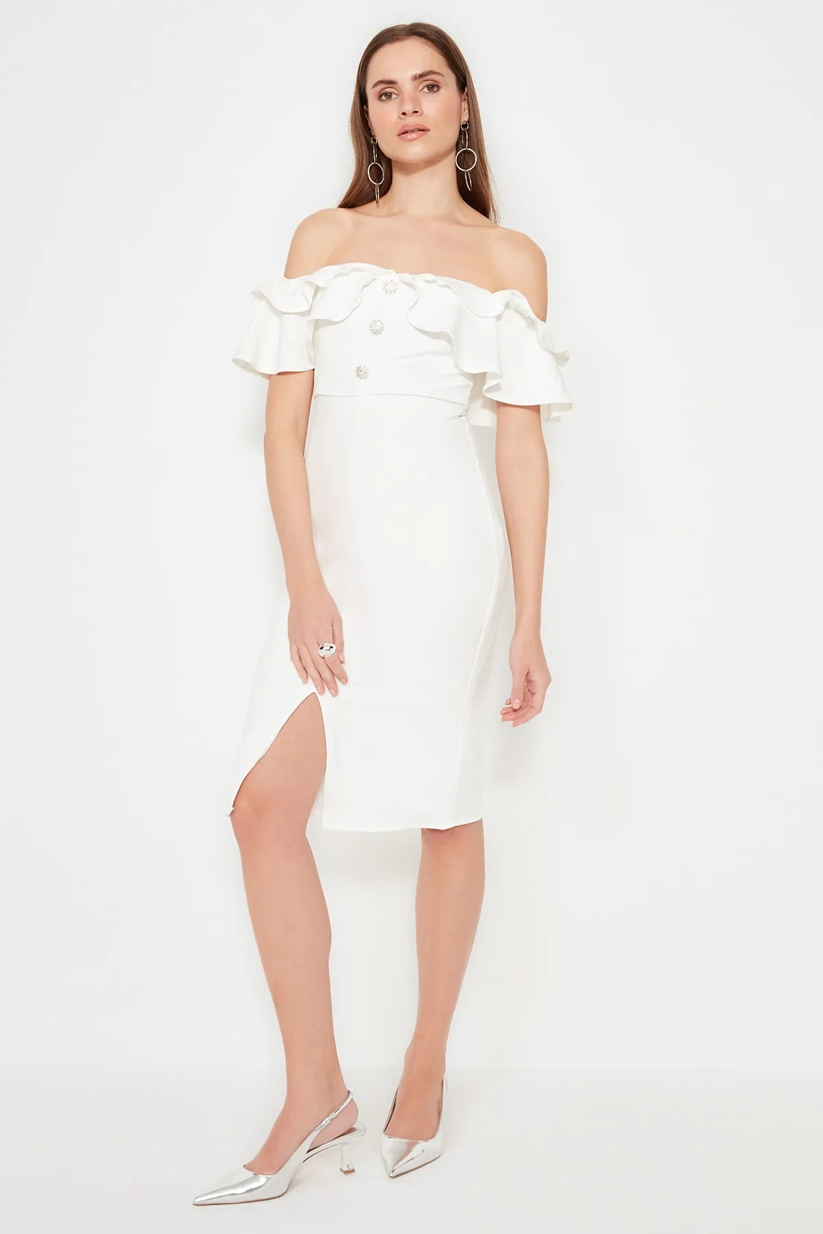 Trendyol Collection  Braut-Abendkleid mit Ecru-Futter und gewebten Volants TPRSS21EL1403