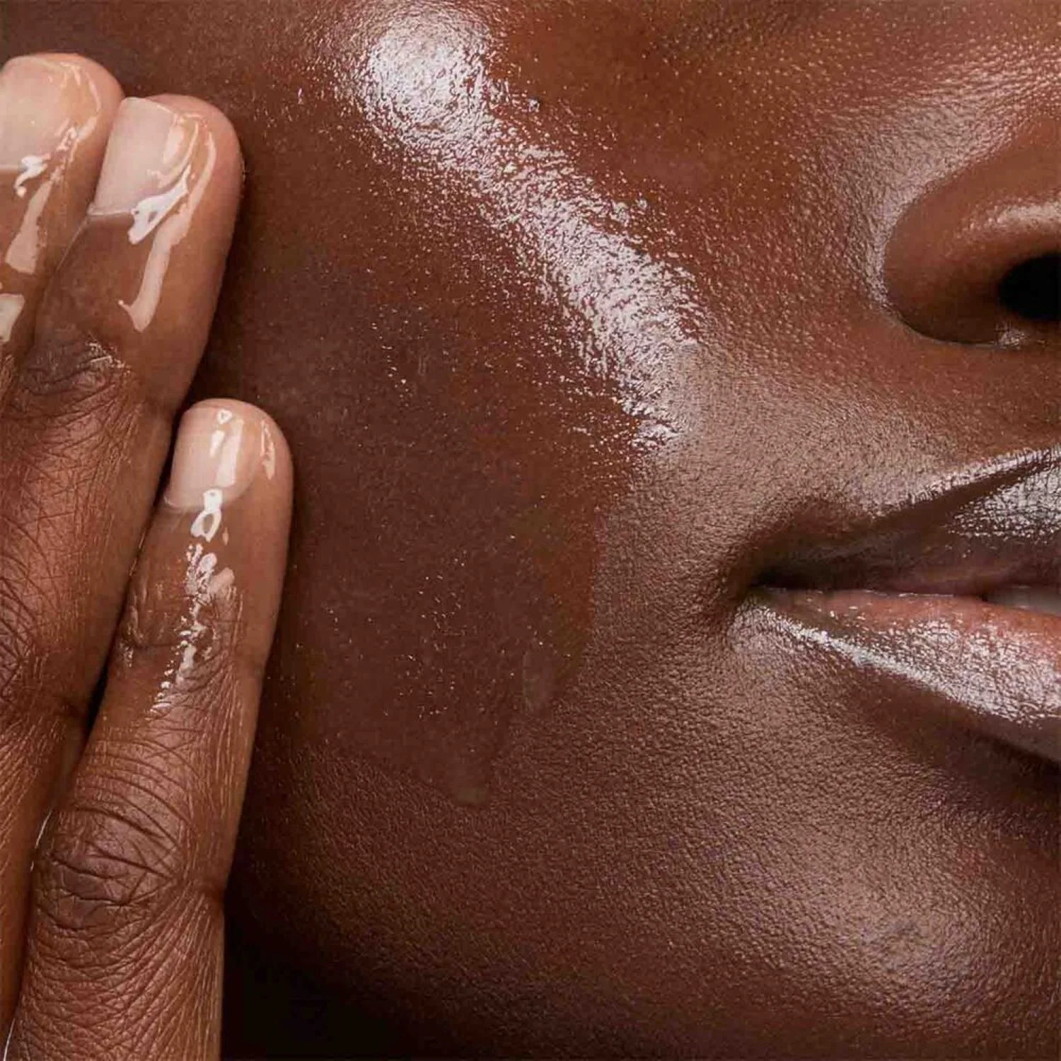 Multi-Active Glow Serum – Strahlendes Gesichtsserum, Entgiftende Pflege, 24-Stunden-Feuchtigkeitspflege