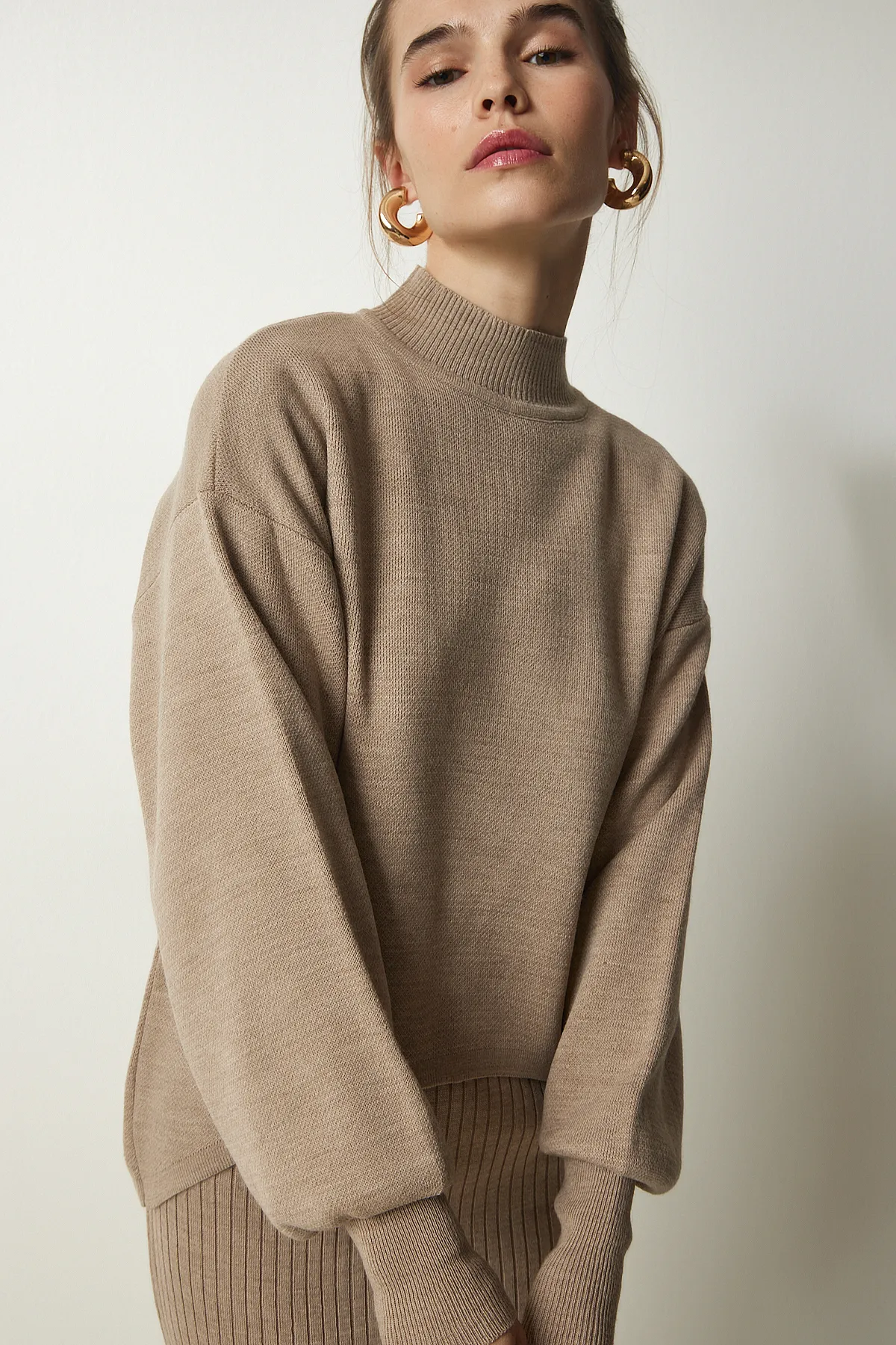 Happiness İstanbul  Pulloverkleid aus gerippter Nerzstrickware für Damen KG00006