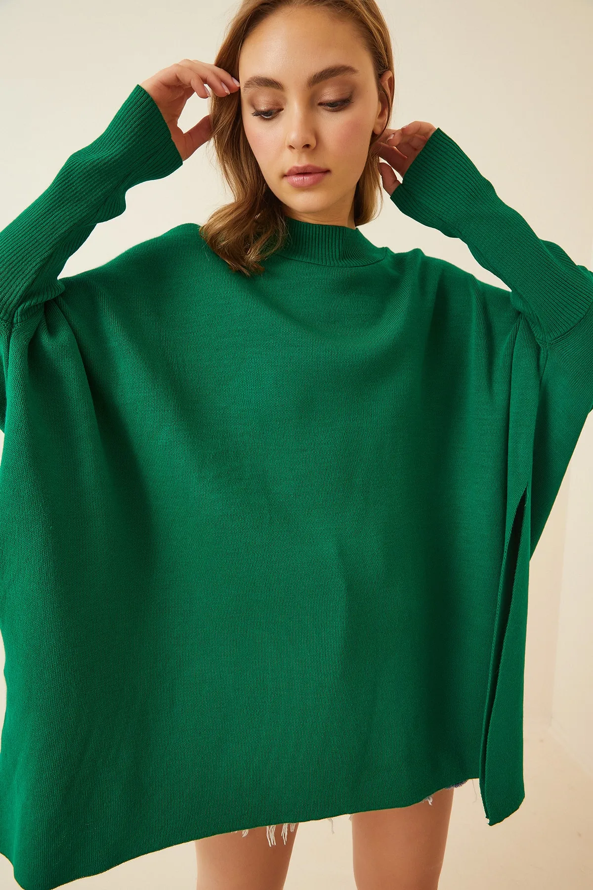 Happiness İstanbul  Grünes Oversize-Poncho-Sweatshirt mit Seitenschlitz für Damen YY00005