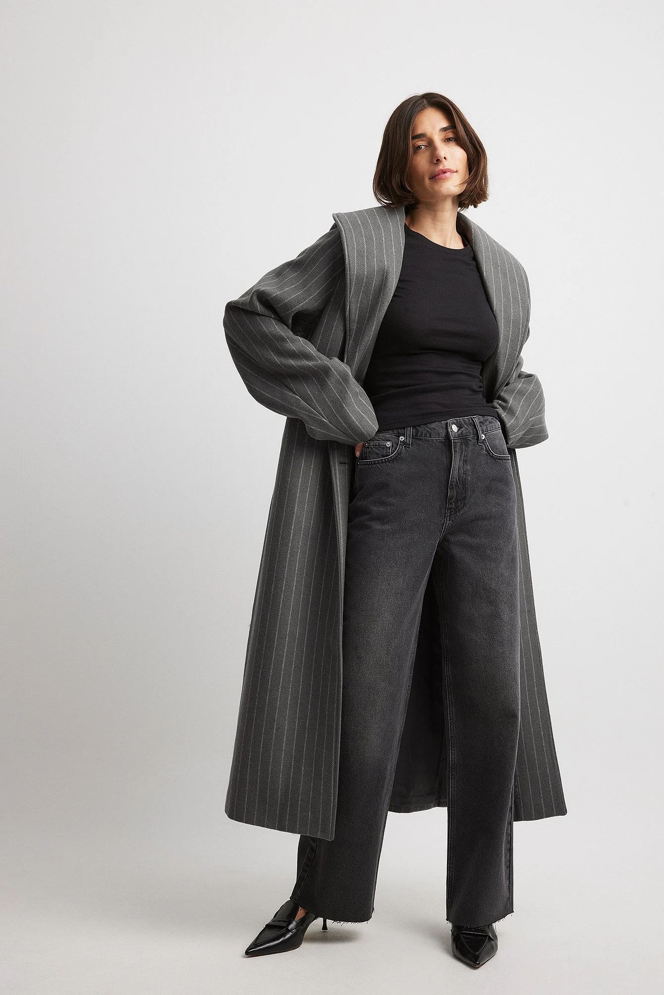 Gerade Jeans mit hoher Taille und Detail am Rücken