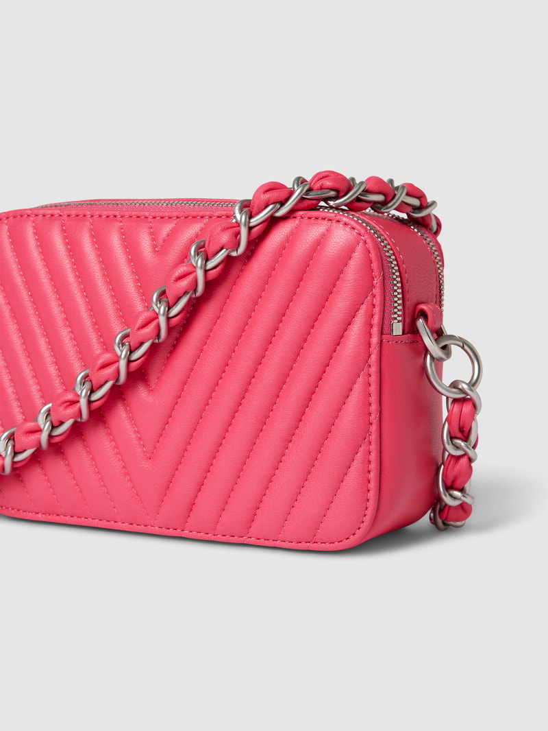 Umhängetasche mit Ziernähten Modell 'ELLA' in fuchsia