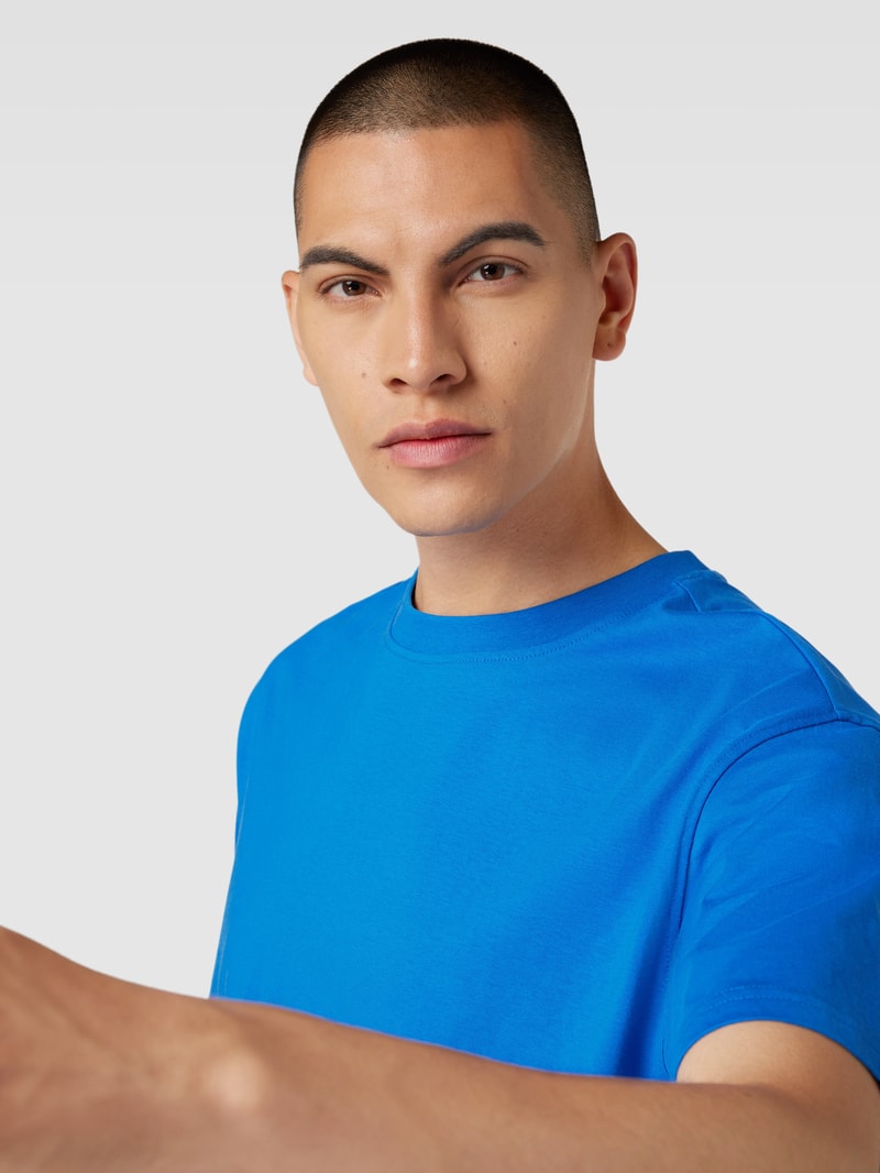 T-Shirt mit Rundhalsausschnitt in royalblau