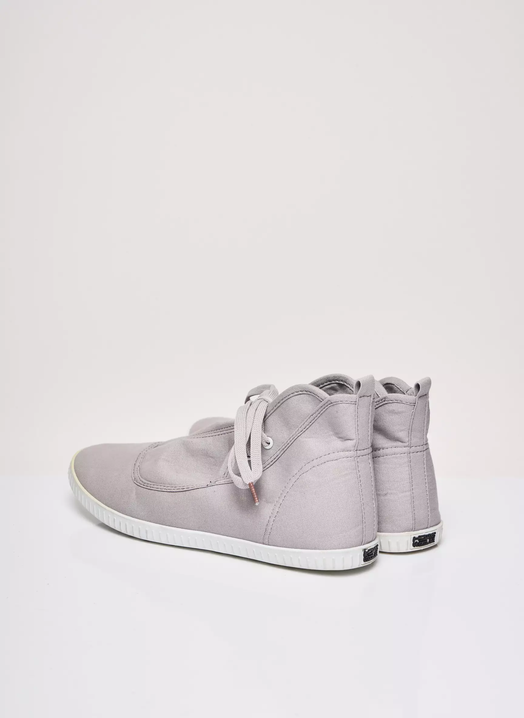 Striipe Baskets Homme couleur gris