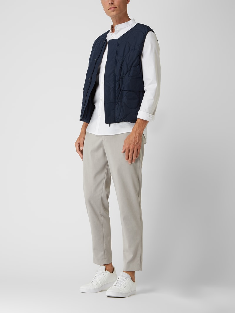 Steppweste mit Pattentaschen in marineblau