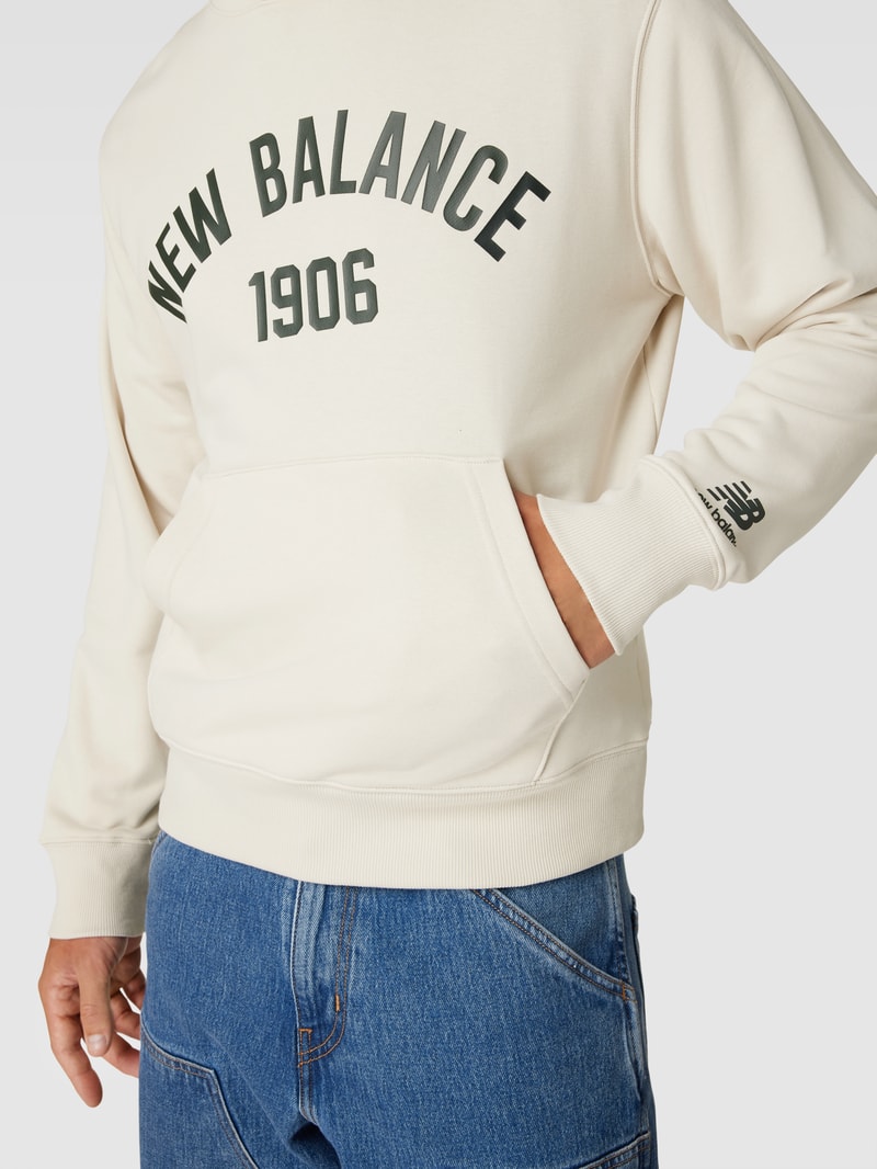 Hoodie mit Label-Print und Känguru-Tasche in hellgrau