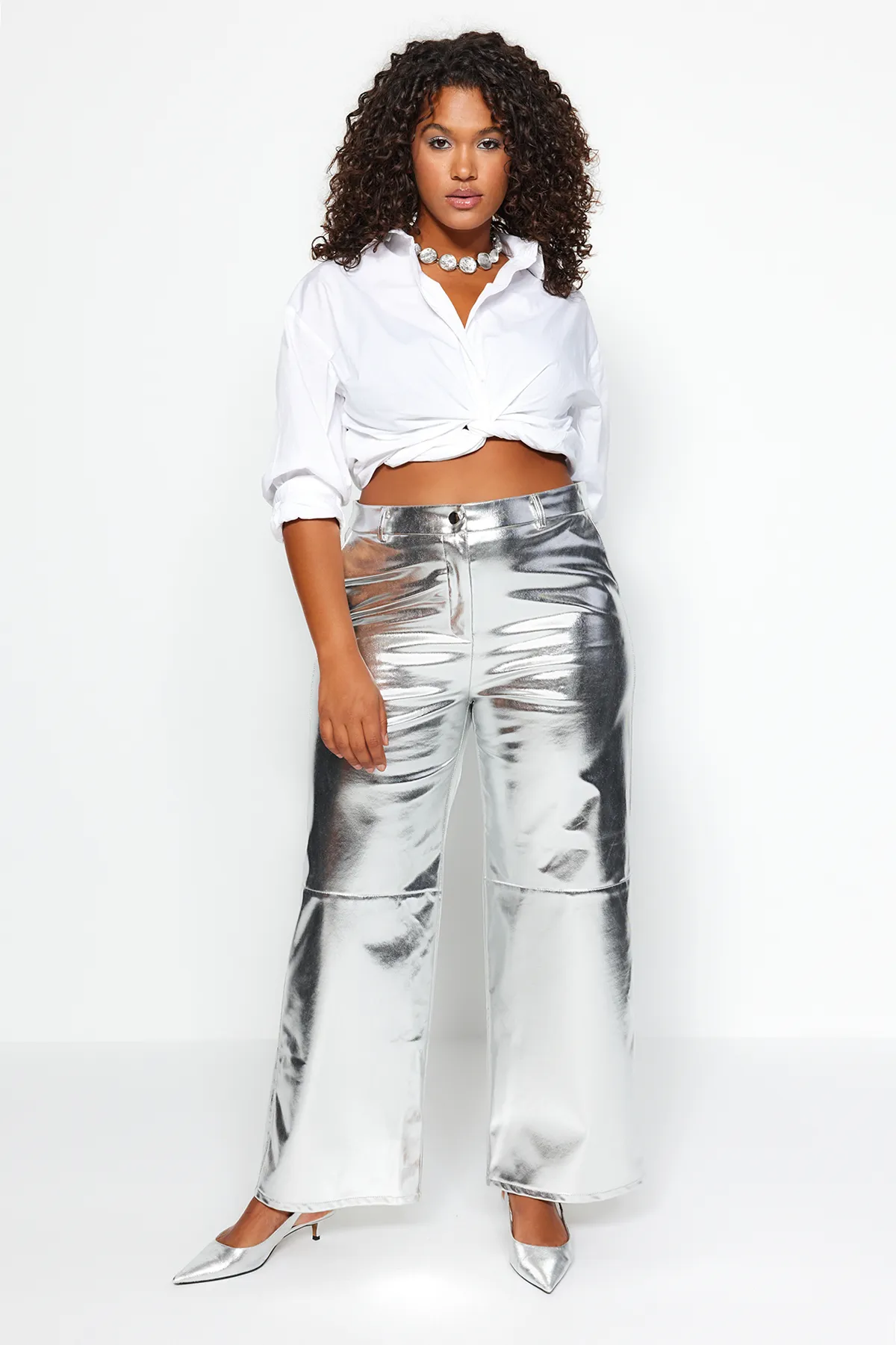 Trendyol Curve  Graue, metallisch gewebte Hose mit weitem Schnitt TBBAW24AR00026